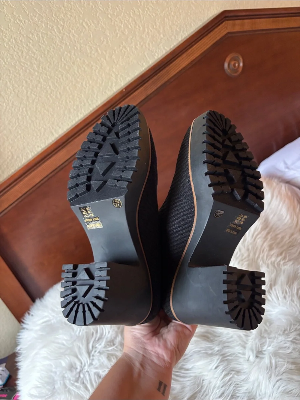Chinese Laundry Black Ribbed Knit Platform Ankle Boots Size 6.5